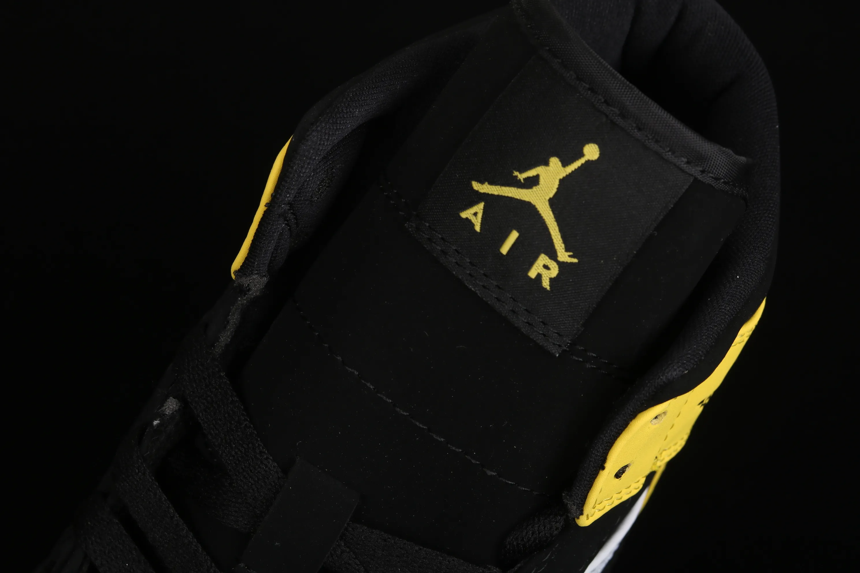 All categories Air Jordan Jordan series basketball shoes Air Jordan 1 Mid Air Jordan 1 Mid SE "Yellow Toe" AJ1 Joe 1 mid-top series basketball shoes 852542-071